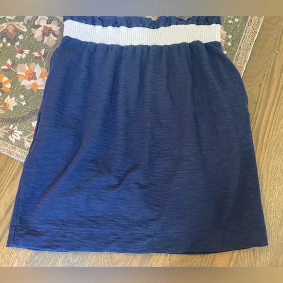 Vineyard Vines Pull On Waistband Skirt. In excellent like new condition - Picture 3 of 8